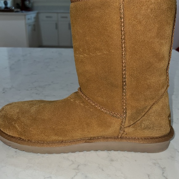 Koolaburra by UGG‎ tan boots. Size 10 - Picture 6 of 10